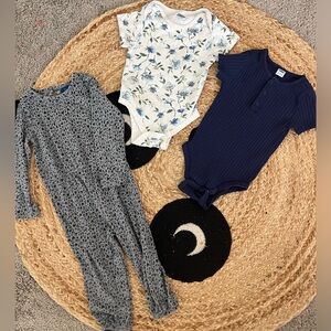 Old Navy babygirl / toddler cotton bundle no flaws cheetah jumpsuit two onesies